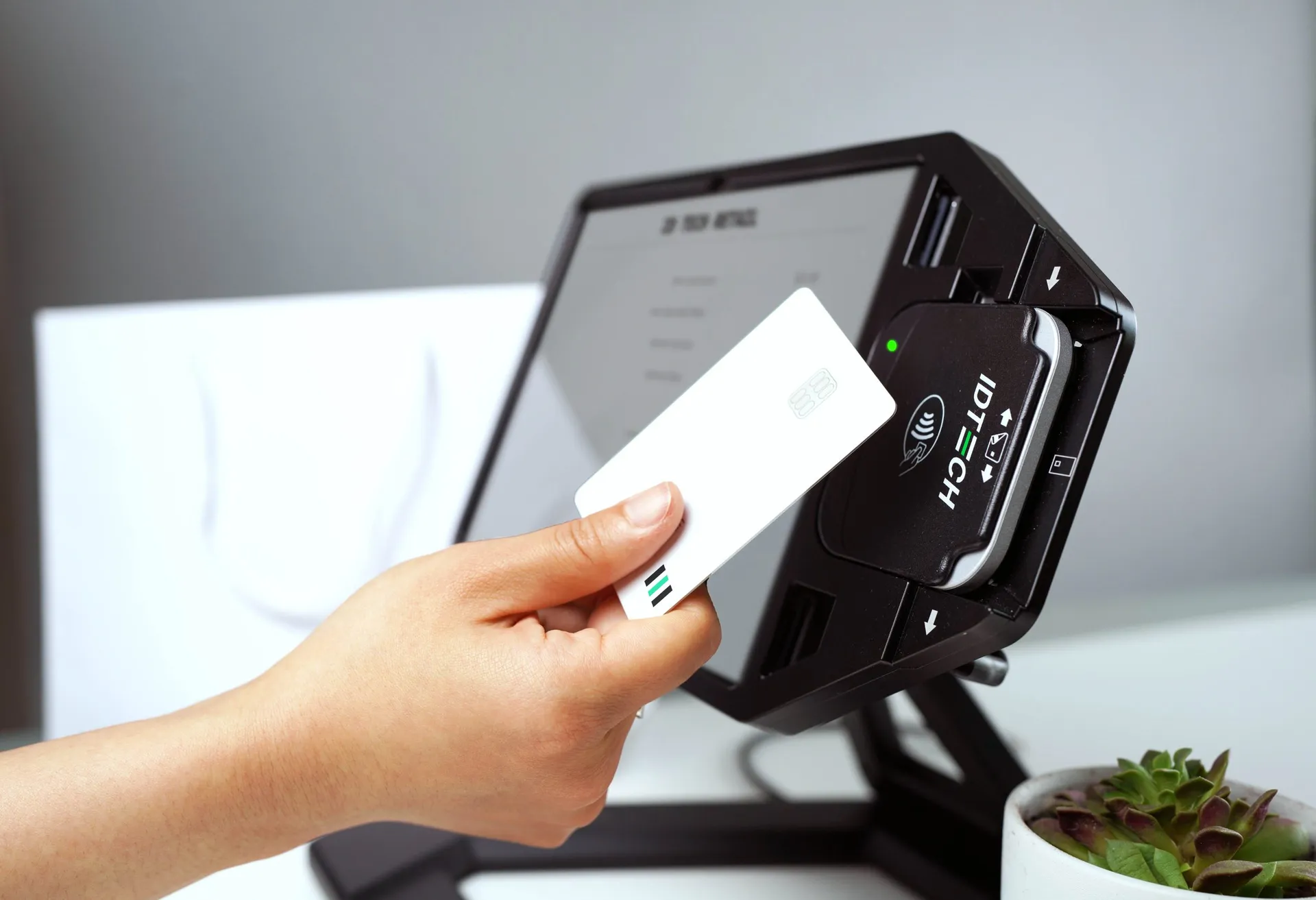 ID TECH VP3350 payment reader for mobile POS system